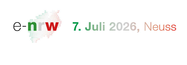 Logo „e-nrw“ vor Umriss von NRW aus Binärzahlen in Grün und Rot.
