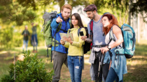 Vorschau Gruppe mit Kompass und Karte